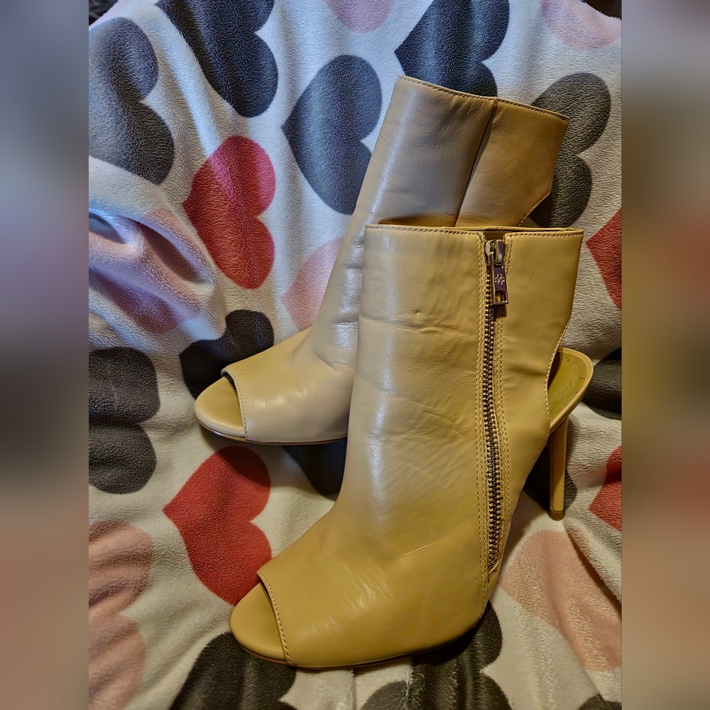 ANN TAYLOR Natalie Leather peep toe booties sz8.5